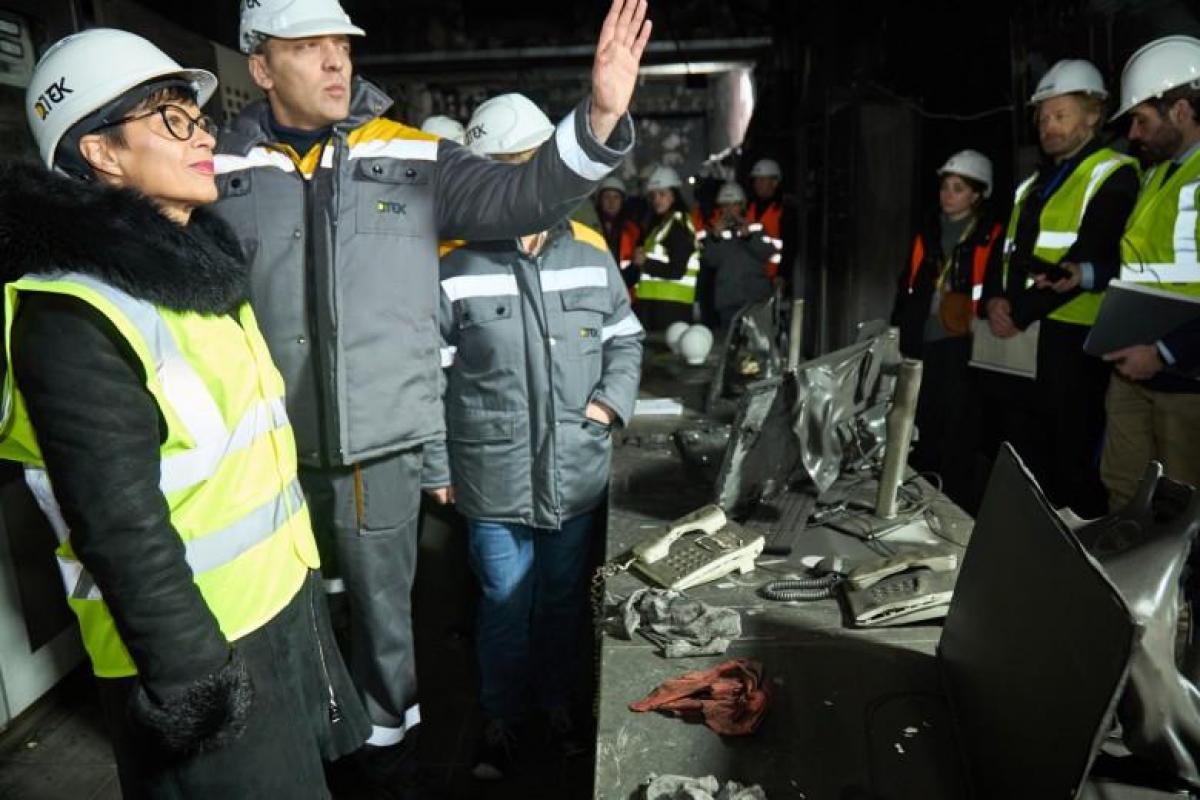 Еврокомиссар Марта Кос посетила поврежденную обстрелами ТЭС ДТЭК Еврокомиссар Марта Кос посетила поврежденную обстрелами ТЭС ДТЭК