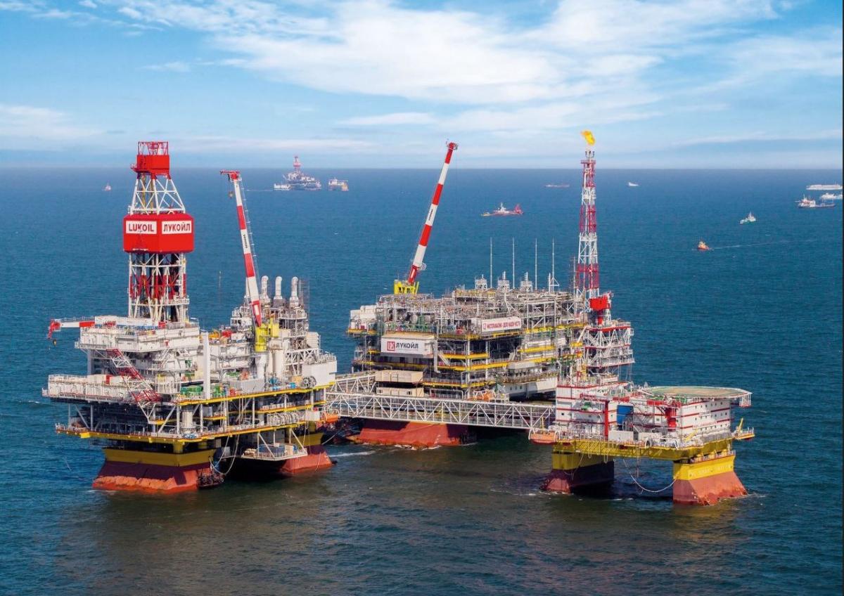 Платформа "Лкуойла" в Каспийском море / фото Платформа "Лкуойла" в Каспийском море / фото