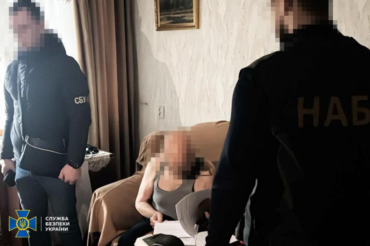 Разворовывали деньги на закупке брони: НАБУ и СБУ разоблачили руководителей оборонного завода Разворовывали деньги на закупке брони: НАБУ и СБУ разоблачили руководителей оборонного завода