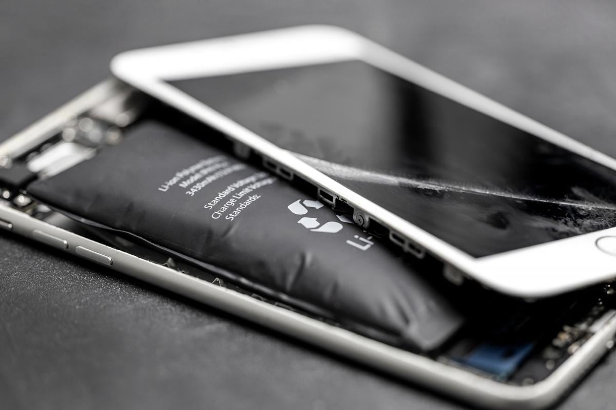 Техножурналіст пояснив, як запобігти здуванню батареї / Фото - NEDT Техножурналіст пояснив, як запобігти здуванню батареї / Фото - NEDT