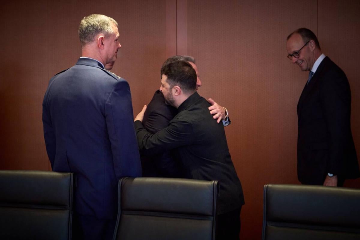 Начались переговоры в Берлине с участием украинской и американской делегаций Начались переговоры в Берлине с участием украинской и американской делегаций