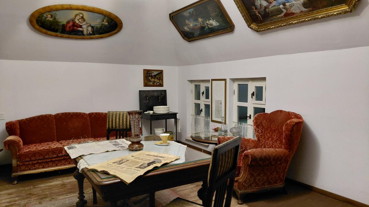 На деяких експонатах навіть можна посидіти / фото Марина Григоренко На деяких експонатах навіть можна посидіти / фото Марина Григоренко