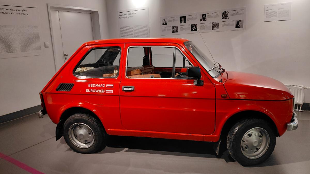 Знамените авто "Солідарності" в Centrum Historii Zajezdnia у Вроцлаві / фото Марина Григоренко Знамените авто "Солідарності" в Centrum Historii Zajezdnia у Вроцлаві / фото Марина Григоренко