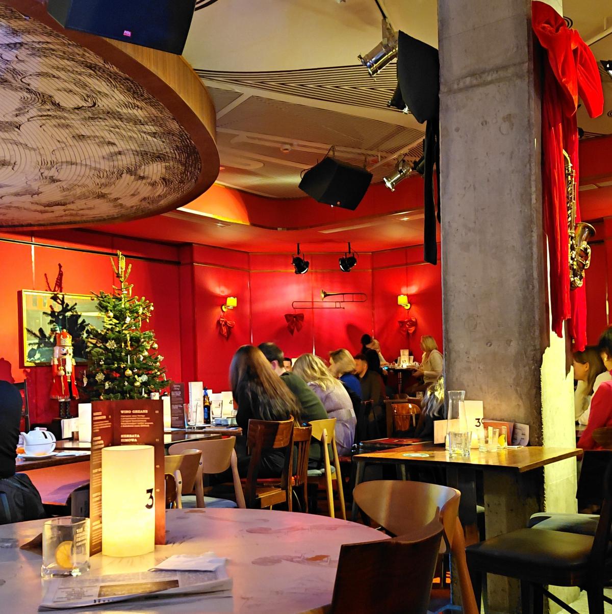 Атмосфера в джазовому клубі Vertigo у Вроцлаві / фото Марина Григоренко Атмосфера в джазовому клубі Vertigo у Вроцлаві / фото Марина Григоренко