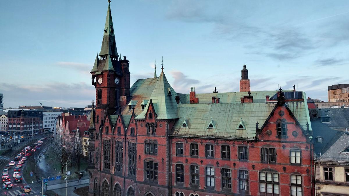 Краєвид з вікна готелю Hotel Europeum / фото Марина Григоренко Краєвид з вікна готелю Hotel Europeum / фото Марина Григоренко