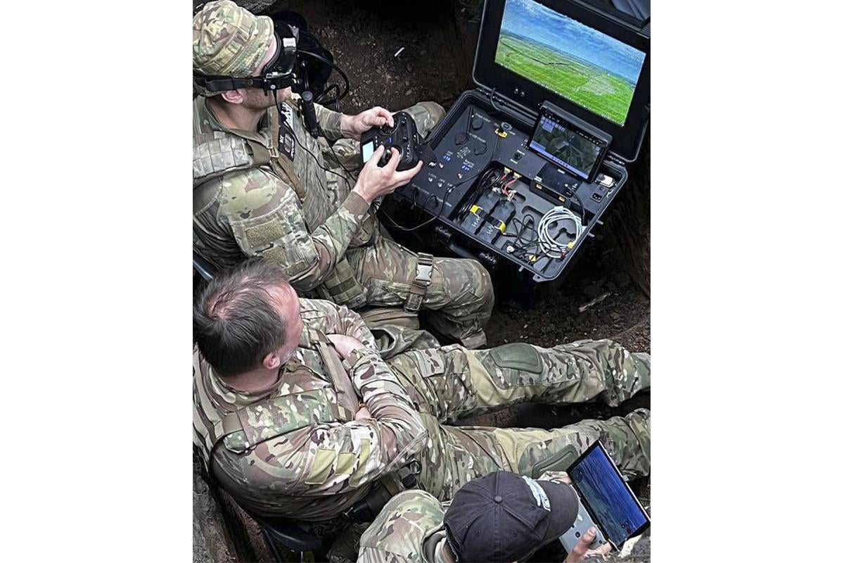 Керування БПЛА у польових умовах / Фото: Air3F.