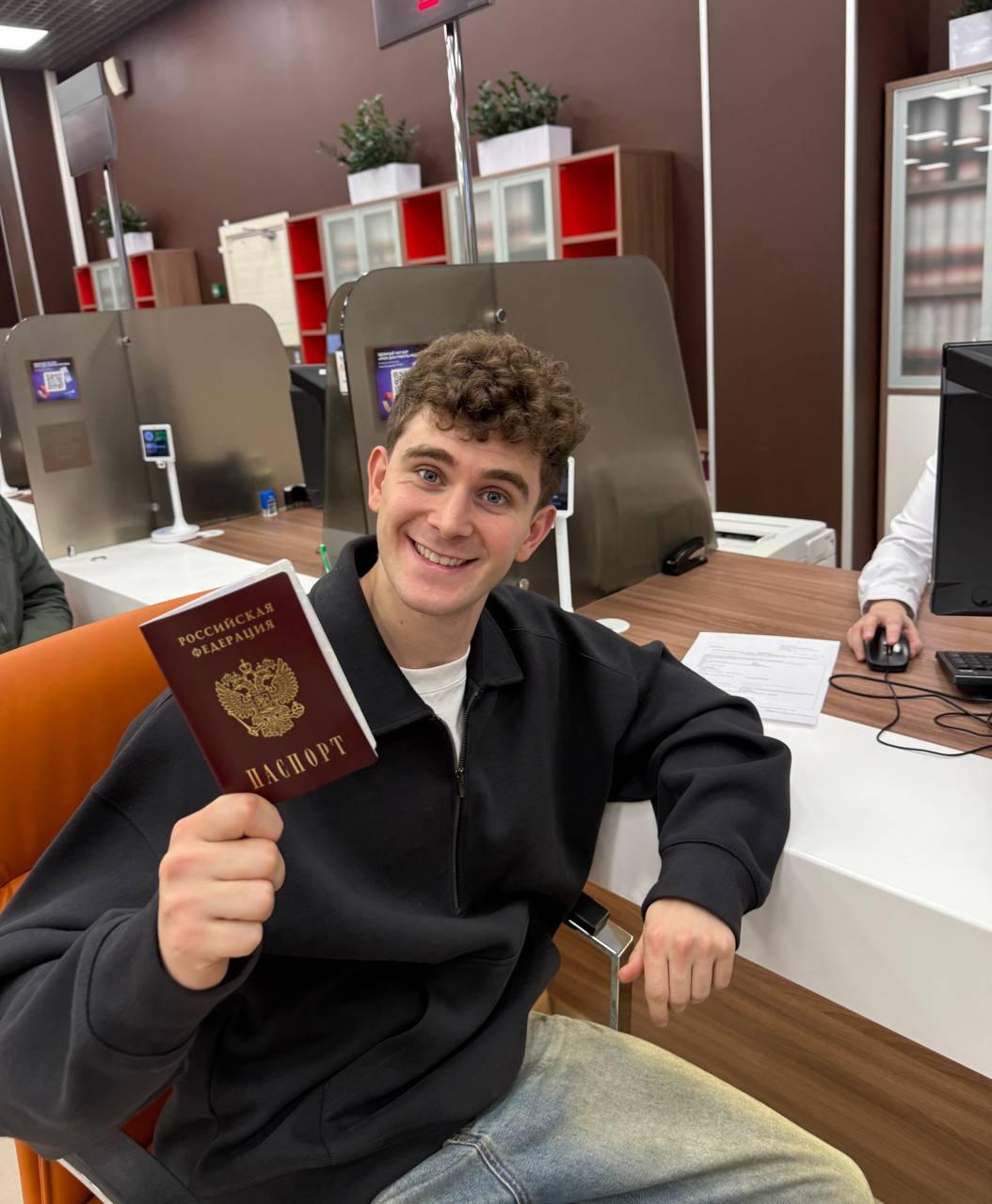 Артур Бабич получил российский паспорт / фото t.me/babichartur Артур Бабич получил российский паспорт / фото t.me/babichartur