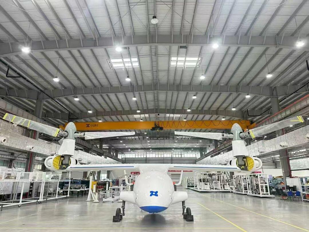 У Китаї шеститонний конвертоплан здійснив свій перший політ (фото) У Китаї шеститонний конвертоплан здійснив свій перший політ (фото)