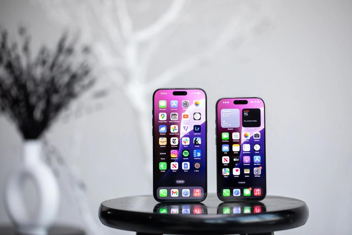 iPhone 18 Pro позбудеться чубчика, а селфі-камеру перенесуть вліво / фото The Verge iPhone 18 Pro позбудеться чубчика, а селфі-камеру перенесуть вліво / фото The Verge