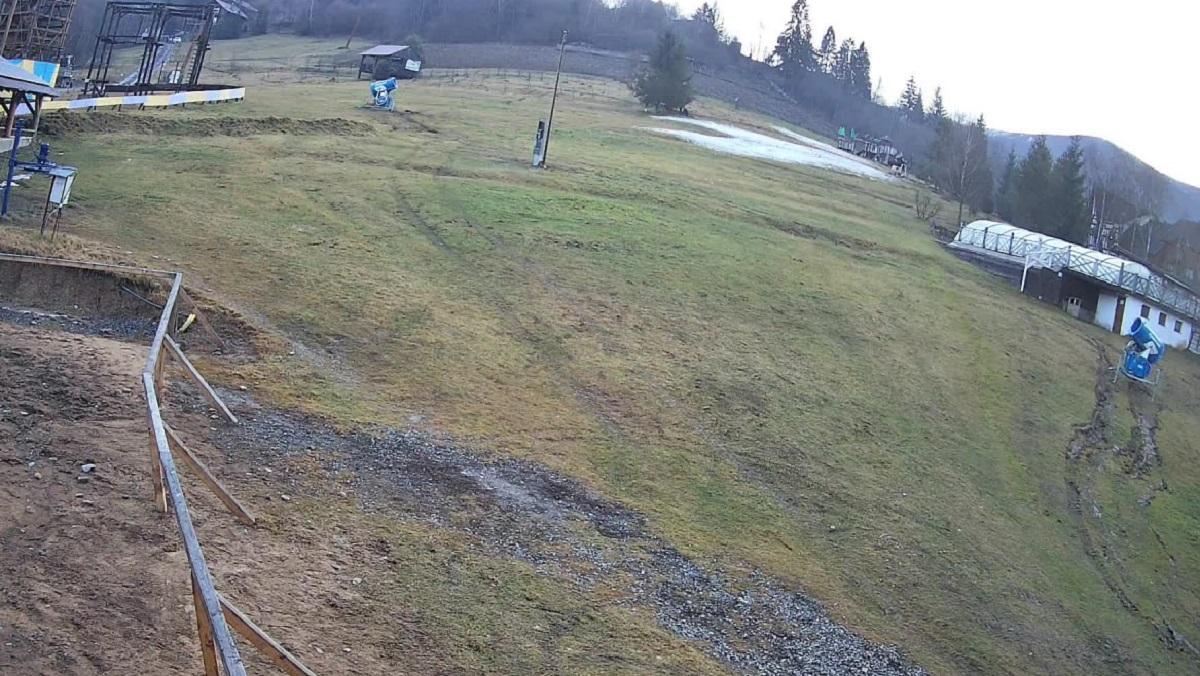 В Ізках не очікують на сніг найближчим часом / скріншоти з камер на сайті snih.info