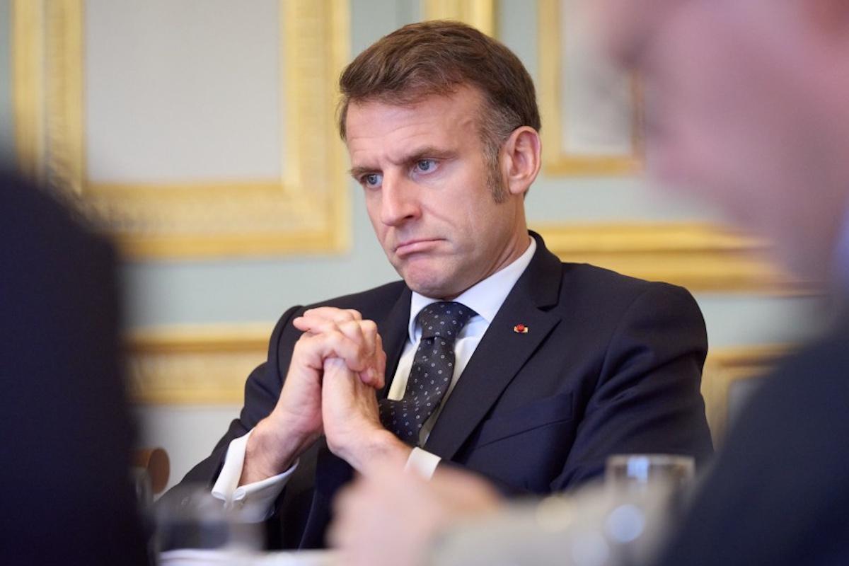 Макрон провел разговор с президентом Ирана Макрон провел разговор с президентом Ирана