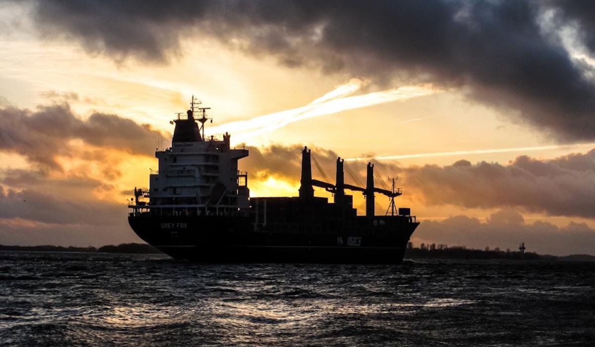 Восемь танкеров 'теневого флота' идут через Ла-Манш, несмотря на угрозы Британии, - BBC Восемь танкеров 'теневого флота' идут через Ла-Манш, несмотря на угрозы Британии, - BBC