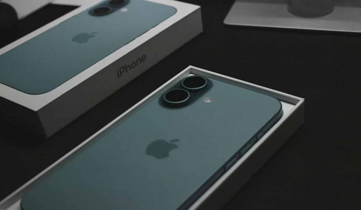 Щоденне життя з iPhone: як смартфон допомагає зберігати спогади, бути на зв'язку та почуватися в безпеці