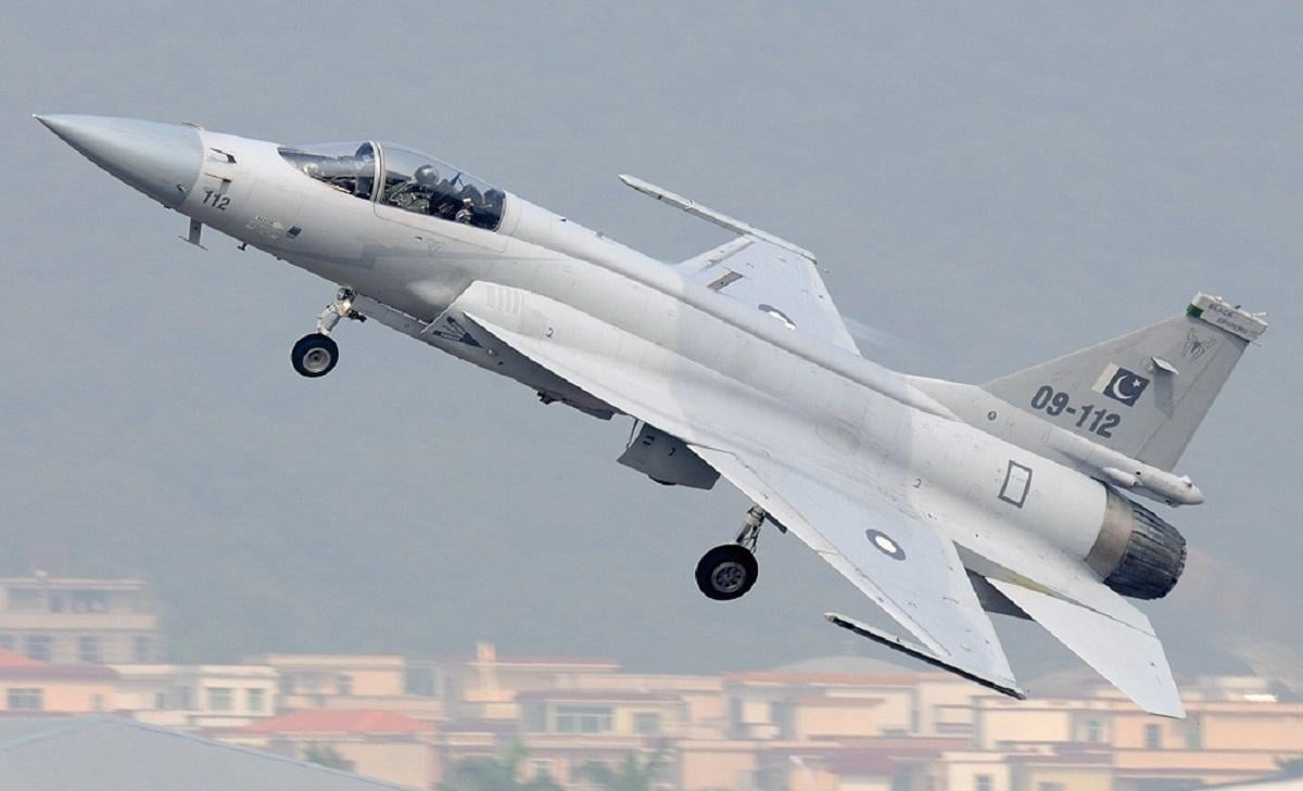 Хит рынка: истребитель JF-17 присматривают уже 13 стран Хит рынка: истребитель JF-17 присматривают уже 13 стран