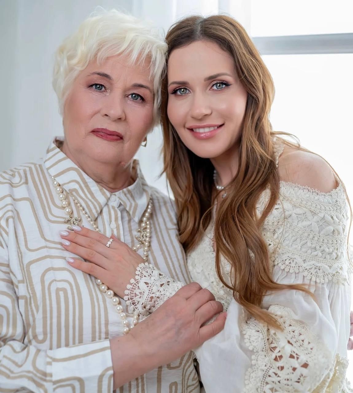 Наталка з мамою / фото інстаграм Наталка Денисенко
