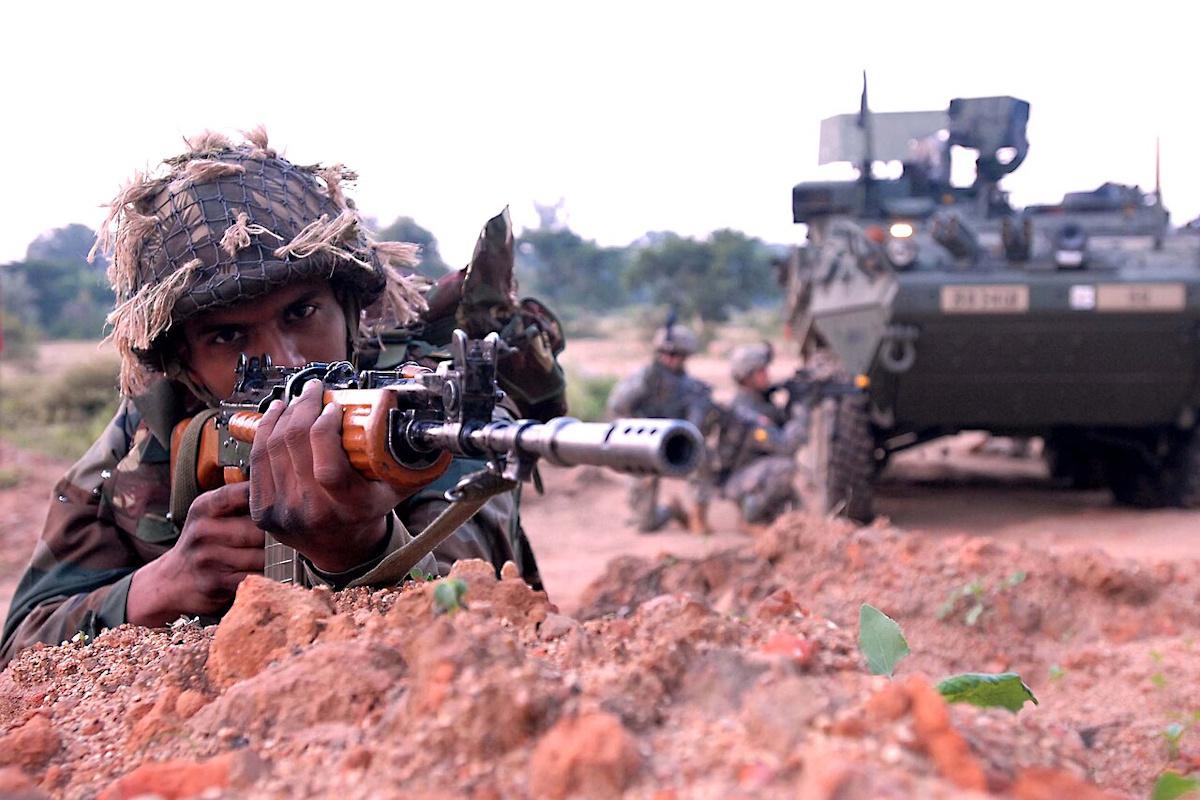 Індія і Китай активно будують інфраструктуру для війни за Гімалаї, - WSJ