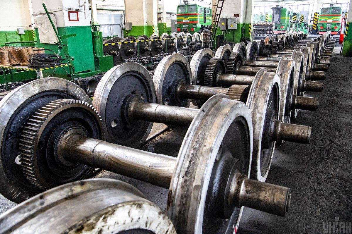 Працівники «Укрзалізниці» ліквідовують наслідки удару / фото УНІАН, ілюстративне Працівники «Укрзалізниці» ліквідовують наслідки удару / фото УНІАН, ілюстративне