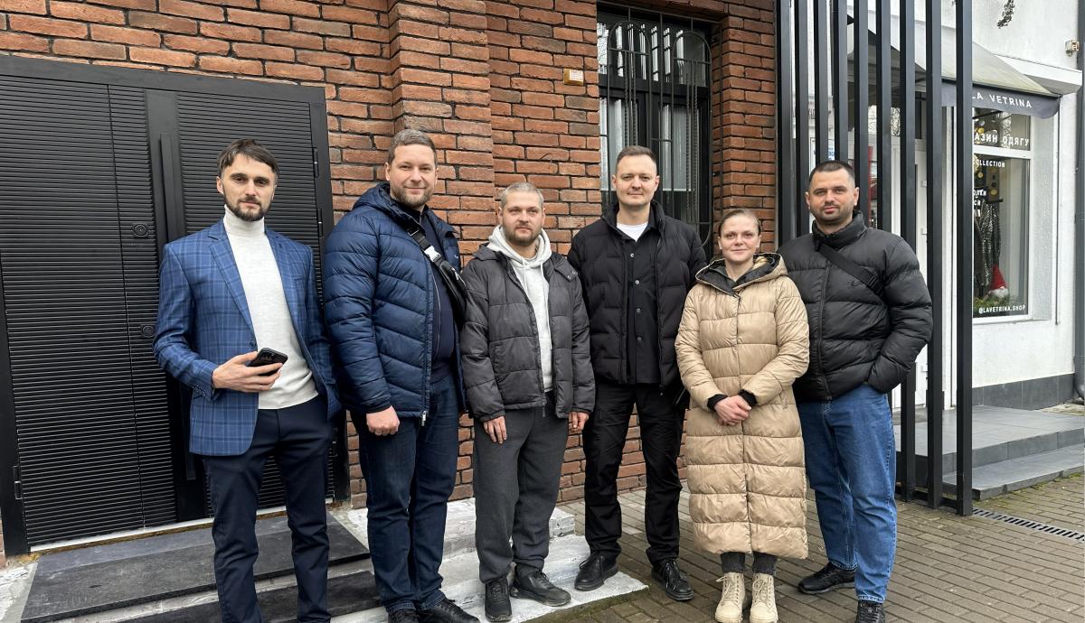 Різдвяне диво для великої сім'ї: 'Труха Україна' подарувала дім переселенцям з Харківщини