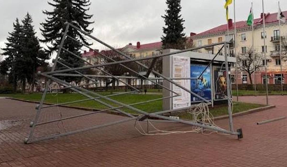 У Чернігові затримано вандала, який повалив Ханукію