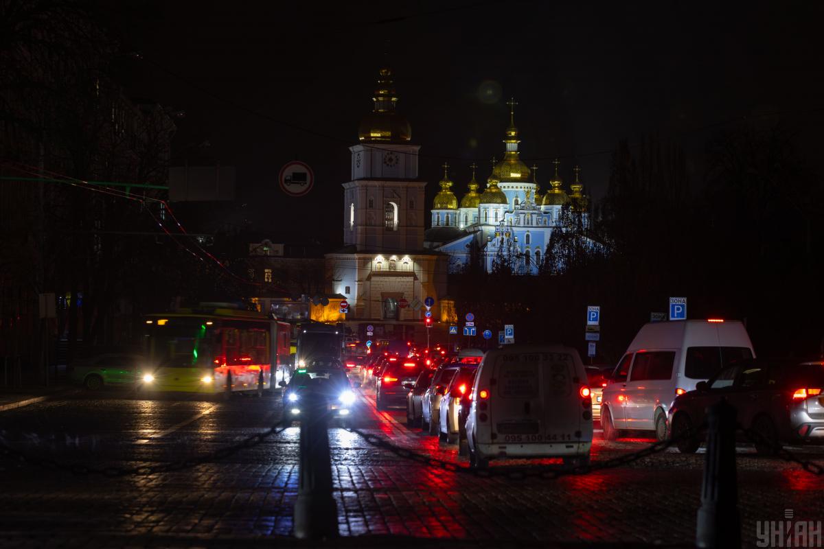 Відключення світла у неділю: з'явилися графіки на 28 грудня