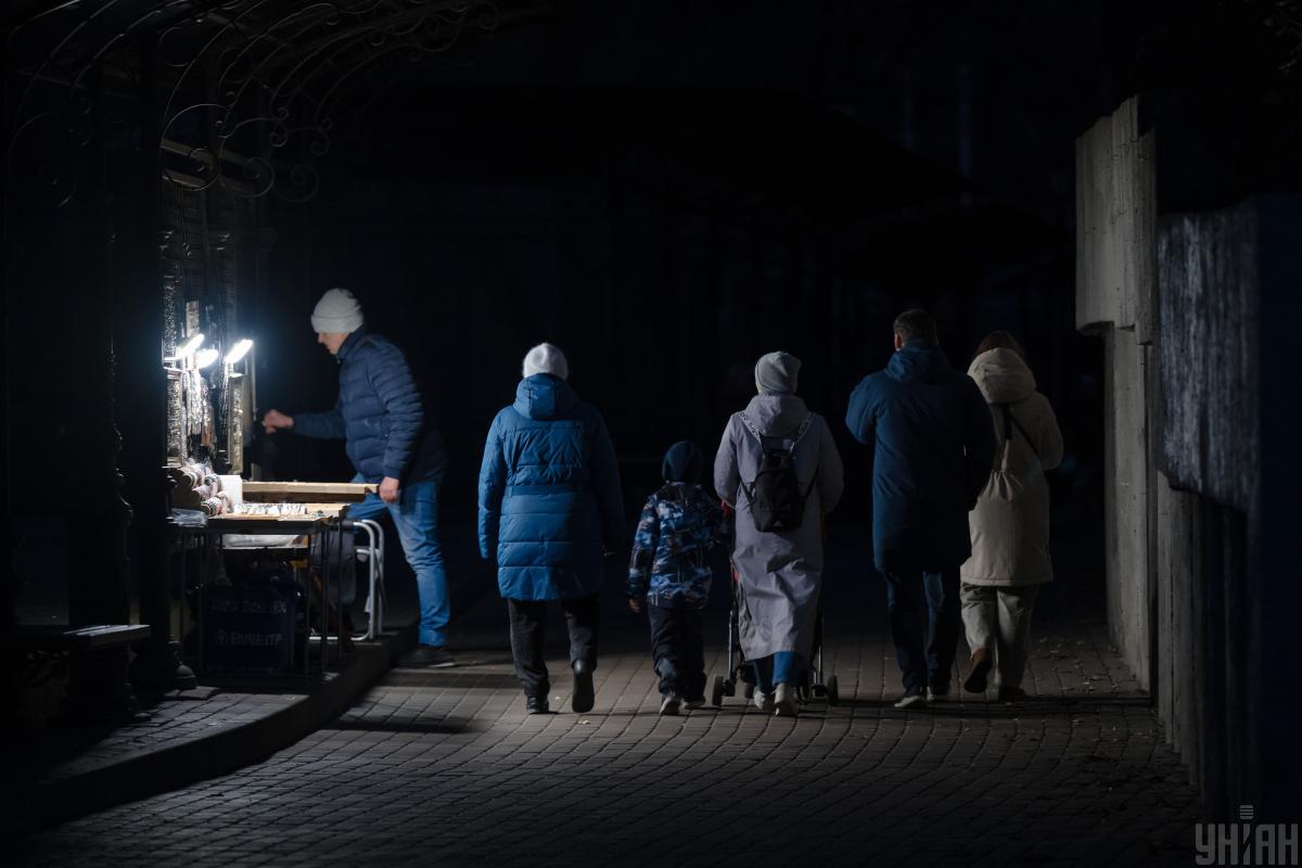Відключення світла у понеділок: опубліковано графіки на 29 грудня