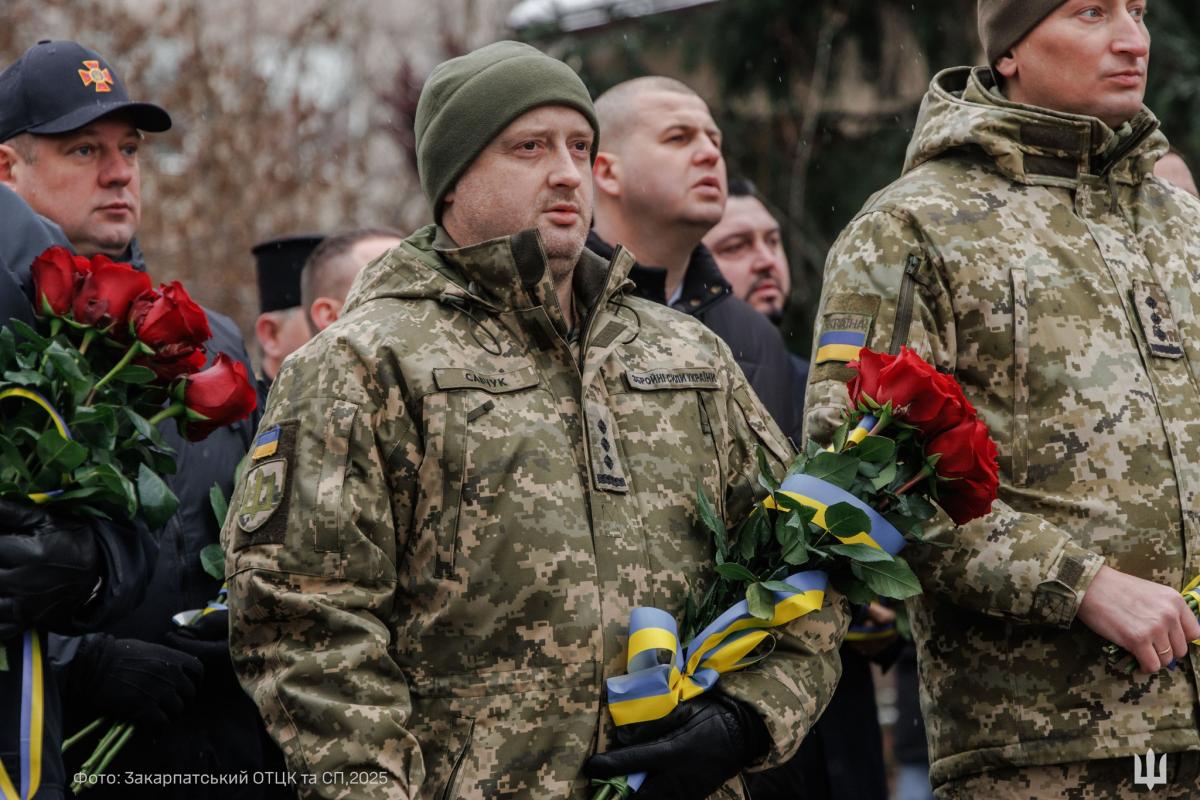 Во время обысков у руководителя Закарпатского ТЦК нашли $100 тысяч наличными, - журналист