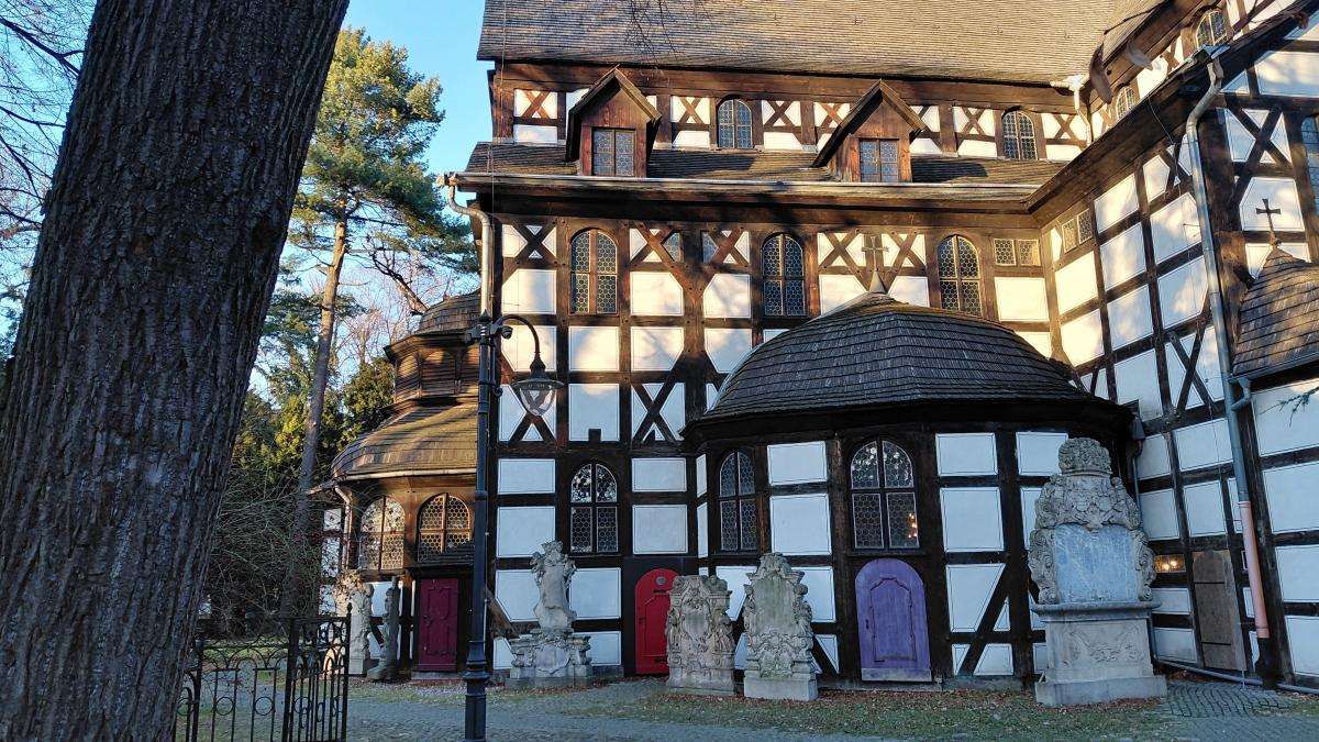 Гірська Польща: містичні Карконоші, ласкаві терми та унікальні церкви Гірська Польща: містичні Карконоші, ласкаві терми та унікальні церкви