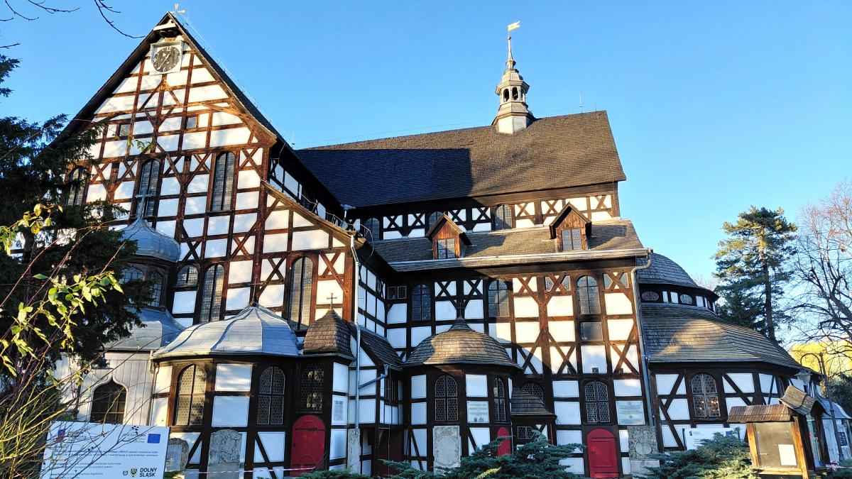 Гірська Польща: містичні Карконоші, ласкаві терми та унікальні церкви Гірська Польща: містичні Карконоші, ласкаві терми та унікальні церкви