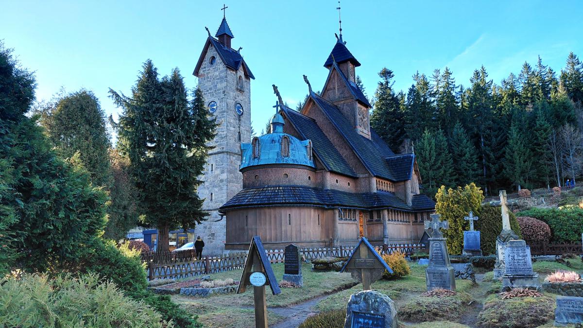 Гірська Польща: містичні Карконоші, ласкаві терми та унікальні церкви Гірська Польща: містичні Карконоші, ласкаві терми та унікальні церкви