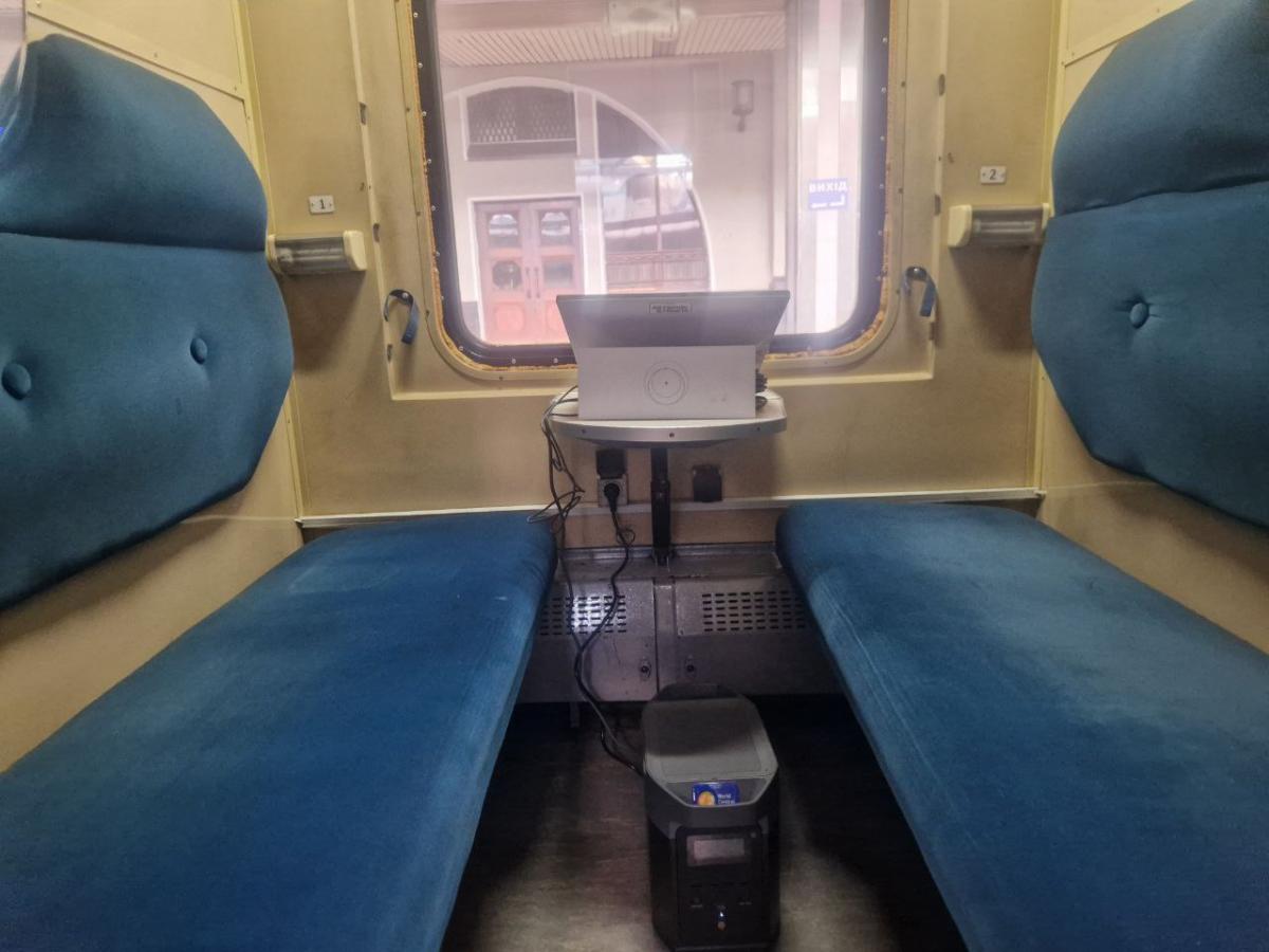 'Укрализныця' запускает специальные вагоны, которые помогут во время блэкаутов (фото)