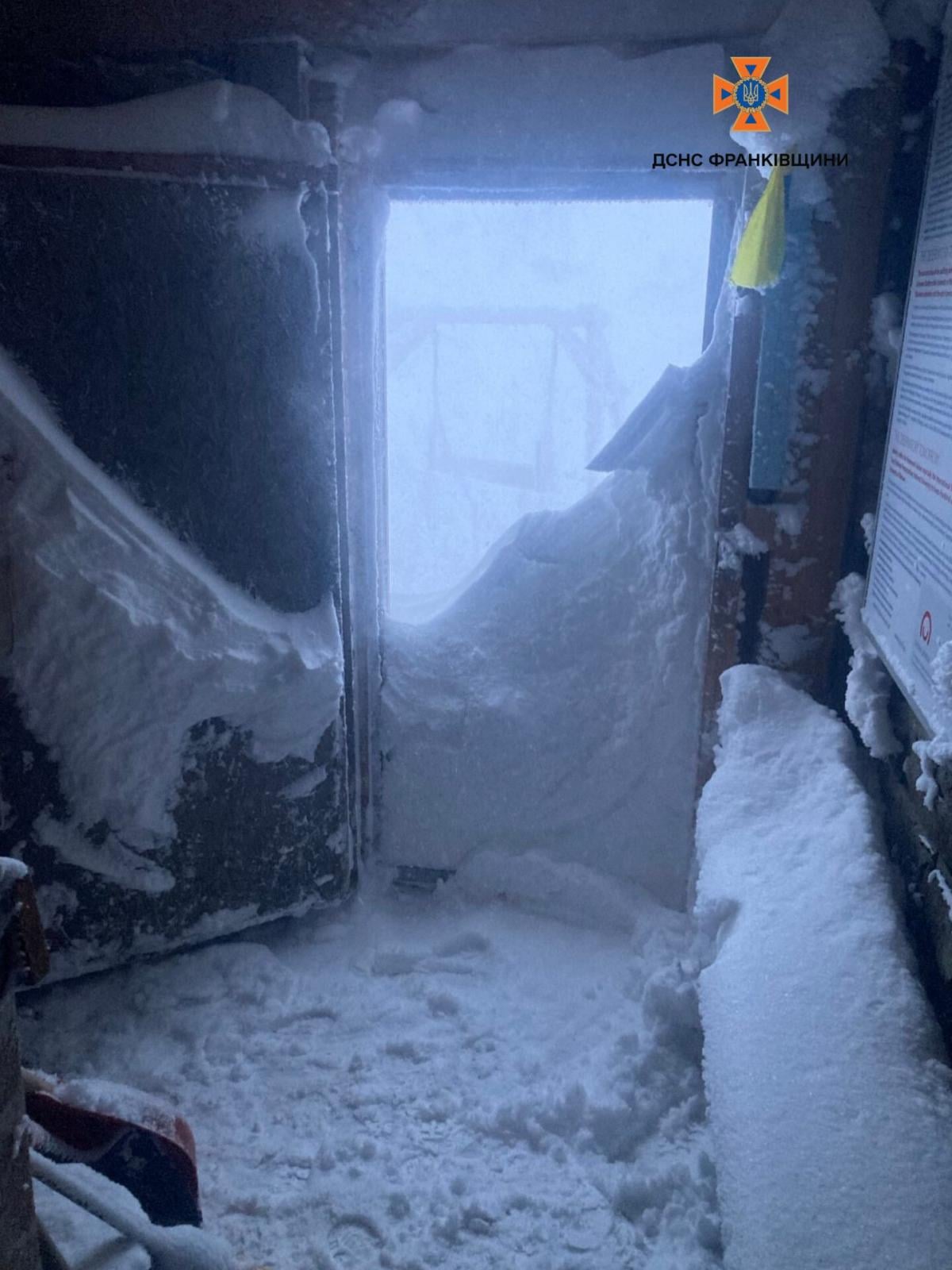 У Карпатах вдарив потужний мороз: температура впала до -17° (фото)