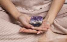 Какие камни "забирают" болезни: целительница рассказала, как правильно выбрать свой