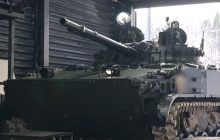 Российской армии передали новую партию боевых машин пехоты с защитой против дронов (видео)