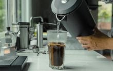 Как очистить чайник от накипи: простой продукт справляется лучше уксуса