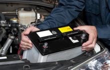 Нужно ли отключать аккумулятор, если машина долго стоит: эксперт объяснил все нюансы