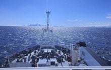 Український криголам "Ноосфера" вперше перетнув полярне коло: що це означає