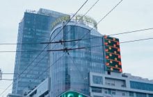 Після відкриття ТРЦ Gulliver у журналістів виникли питання щодо реклами на медіафасаді