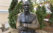 У суперечці навколо пам'ятника Булгакову поставлено крапку: що вирішила столична влада