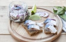 Так маринують скумбрію одиниці господинь, а даремно: виходить смачніше за лосося