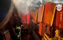 РФ атакувала Одещину: у порту загорілося цивільно судно, є руйнування будинків