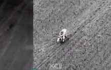 Штурмують позиції верхи на конях: Forbes розповів про нову тактику росіян (відео)