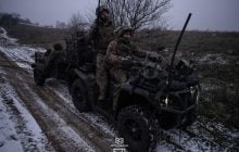 Двоє піхотинців 93 бригади пробули "на нулі" аж 130 днів: повернулися з полоненим (відео)