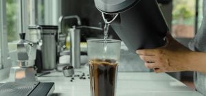 Как очистить чайник от накипи: простой продукт справляется лучше уксуса