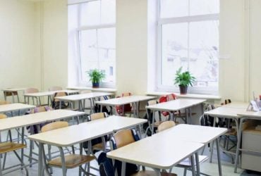 У Чернівцях звільнили вчительку, яка обізвала учня за прохання говорити на уроці українською