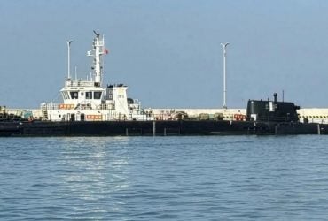 З'явилося фото таємничого китайського гібрида субмарини та надводного корабля