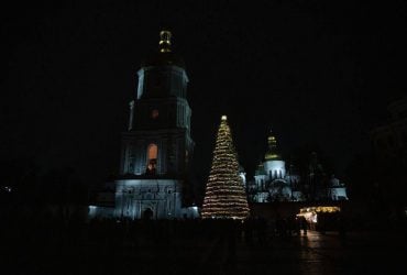 В Києві запалили вогні головної новорічної ялинки України (фото)