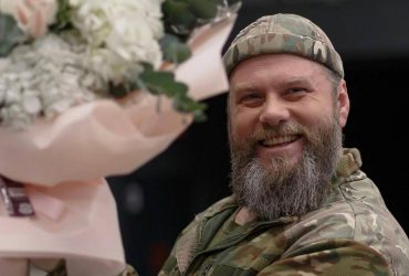 Известный актер-воин показал 2-месячного сына (фото)