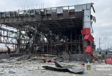 Удар по железнодорожной станции в Фастове: изменено и отменено движение ряда поездов