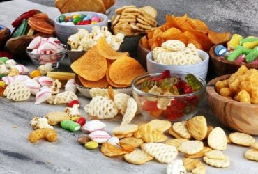 Яка їжа шкодить кишківнику: гастроентеролог назвав найгірший перекус