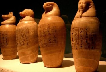 В Египте раскопали неразграбленную гробницу, которая удивила бывалых археологов